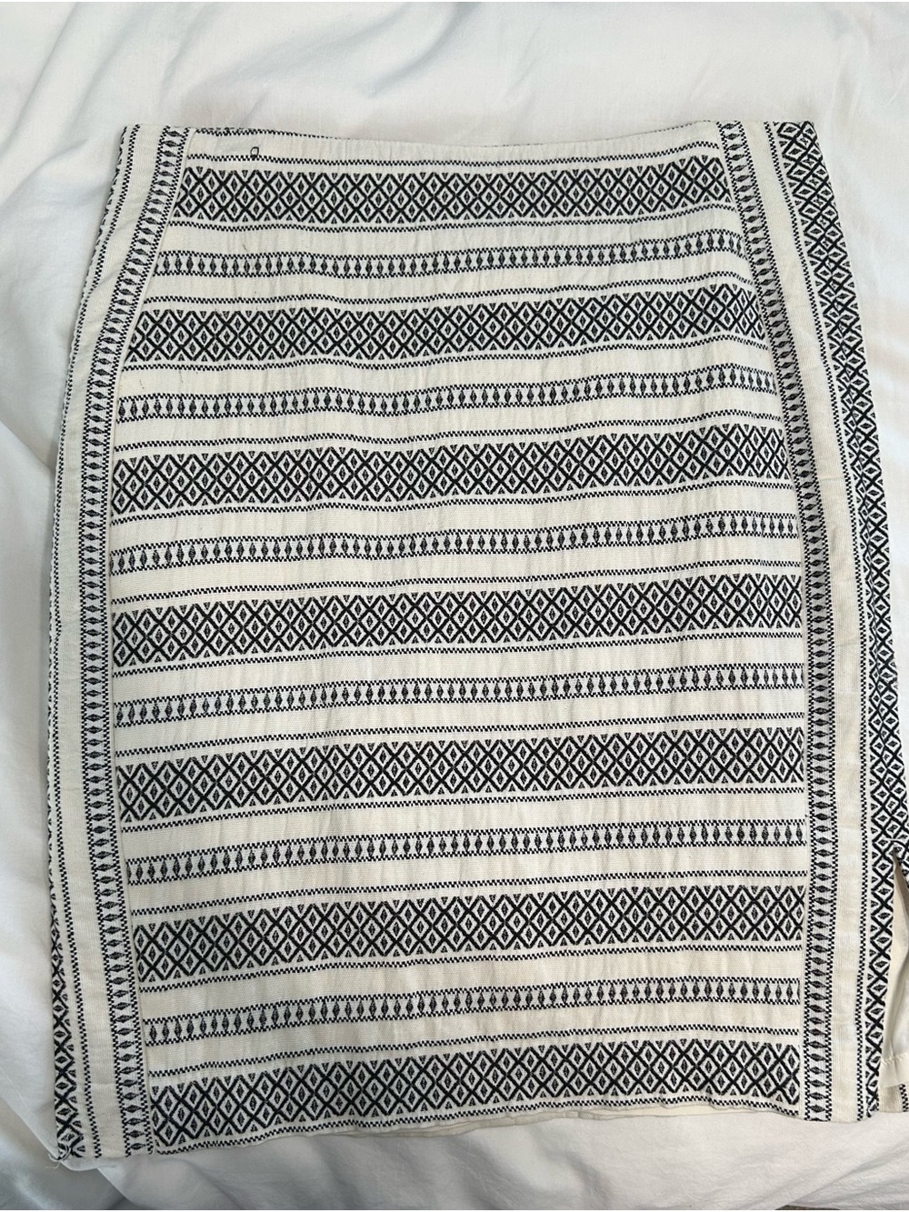 LOFT Black and White Geometric Pencil Skirt